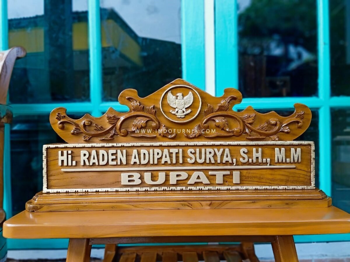 Papan Nama Meja Bupati Ukir Simpel 1 Papan Nama Meja Bupati Ukir Simpel